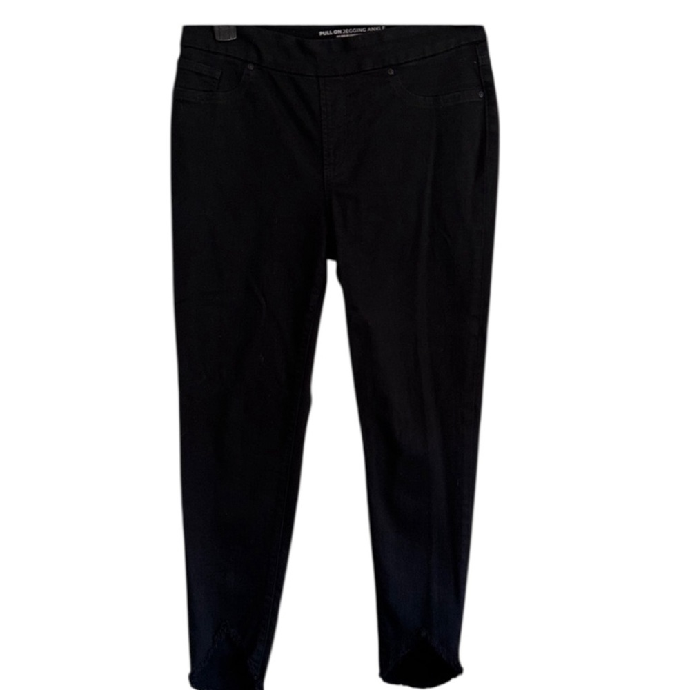 Chicos Pull On Jeggings Ankle. With frayed angular hem. Super Cute.